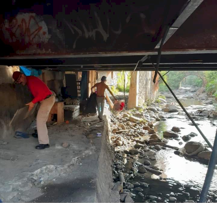 Desalojan a personas que vivían  en zonas de riesgo en Jiutepec