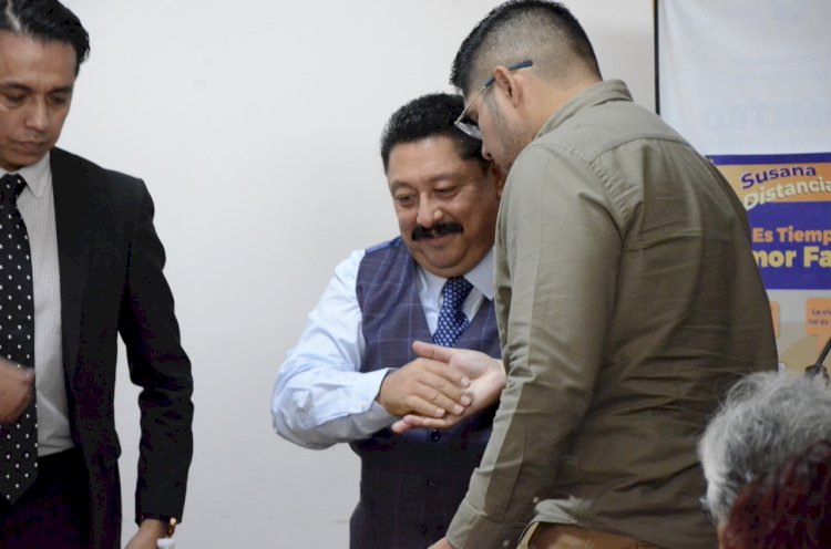 Se reunió el fiscal Uriel Carmona con colectivos de búsqueda