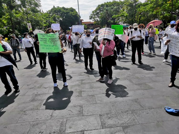 Con protesta en el Ctro. de Cuernavaca, jubilados de Cobaem piden aumento