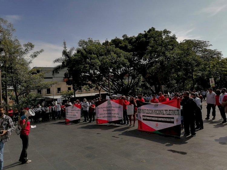 Empleados de Telmex denuncian ser hostigados y forzados a trabajar más