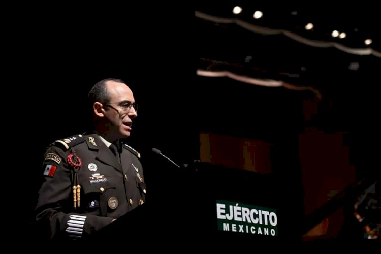 Presente, C. Blanco en concierto «Ejército Mexicano Cerca de Ti»