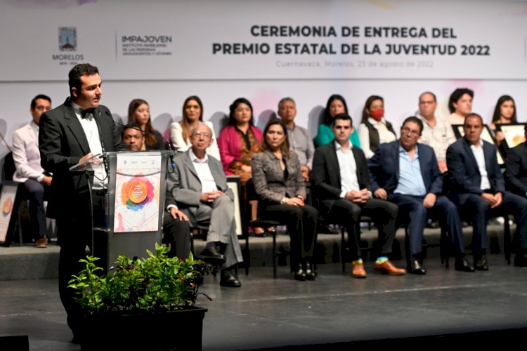 Entregó Cuauhtémoc Blanco el Premio Estatal de la Juventud