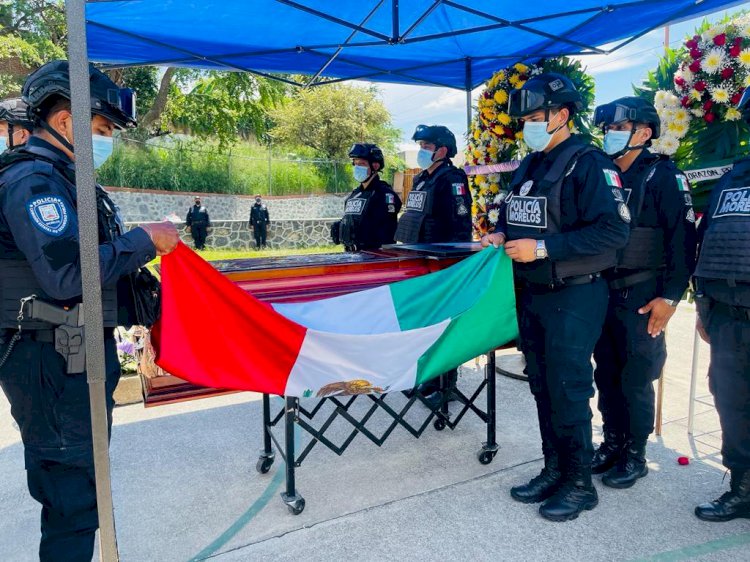 Rinden homenaje a policía caído en Cuautla