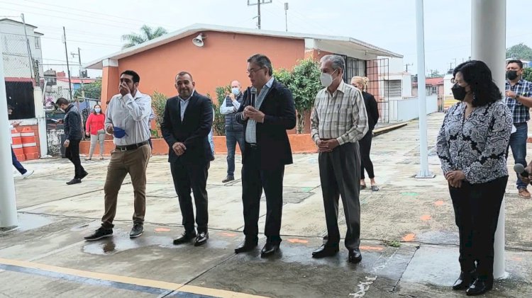 Entregaron Rafa Reyes y diputado  obra en una primaria de El Texcal