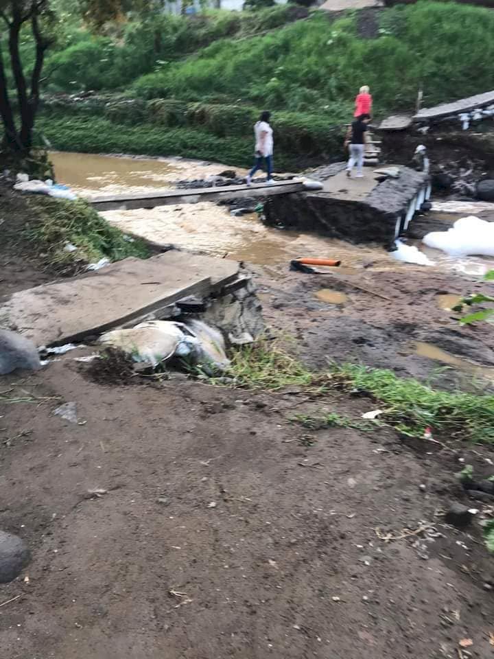 Acusan vecinos de Cuautla que deben arriesgar la vida ante la falta de puente
