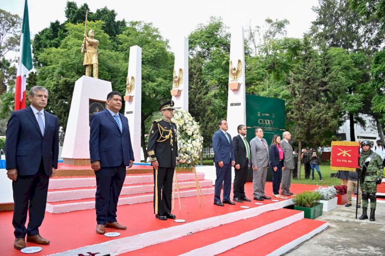 Colocó el gobernador ofrenda floral en honor a los Niños Héroes