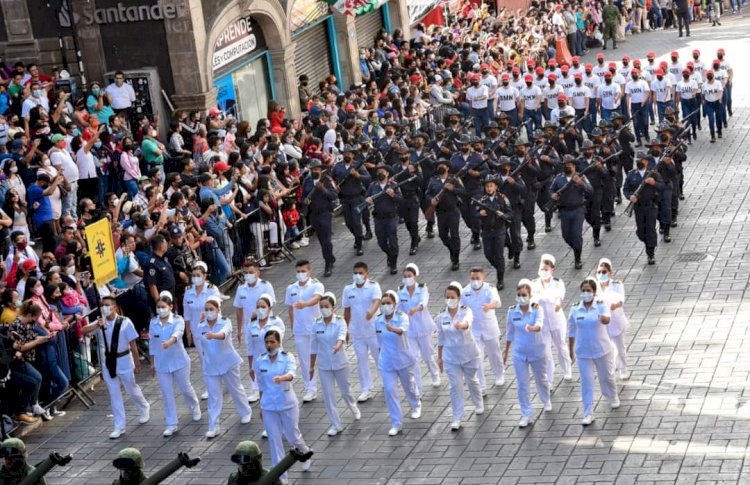 Presidió Cuauhtémoc Blanco el desfile militar