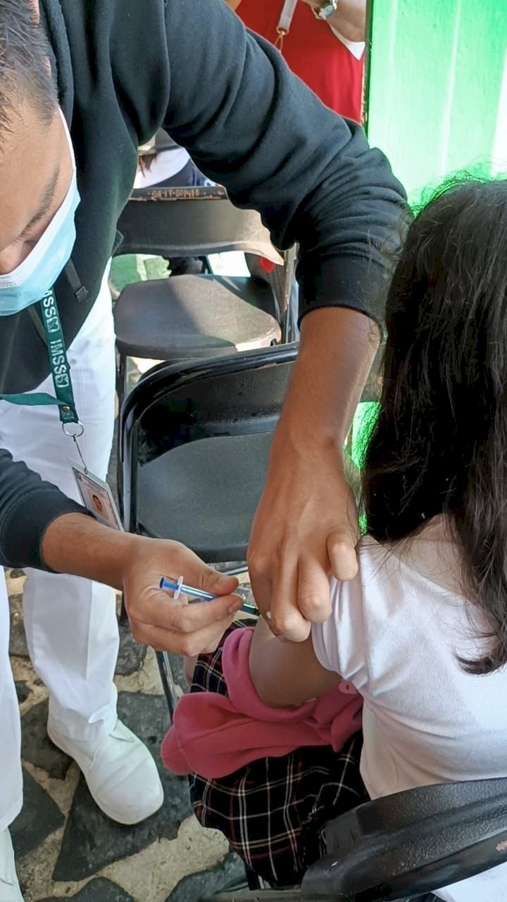 Se retomó en Jiutepec esquema  de vacunación anticovid a menores