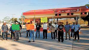 Ejidatarios de Tlayacapan y Yautepec, furiosos con la SCT; realizan bloqueo