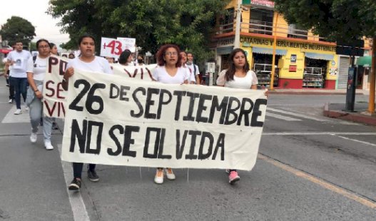 Normalistas de Cuautla recuerdan a los  43 de Ayotzinapa; repudian militarización